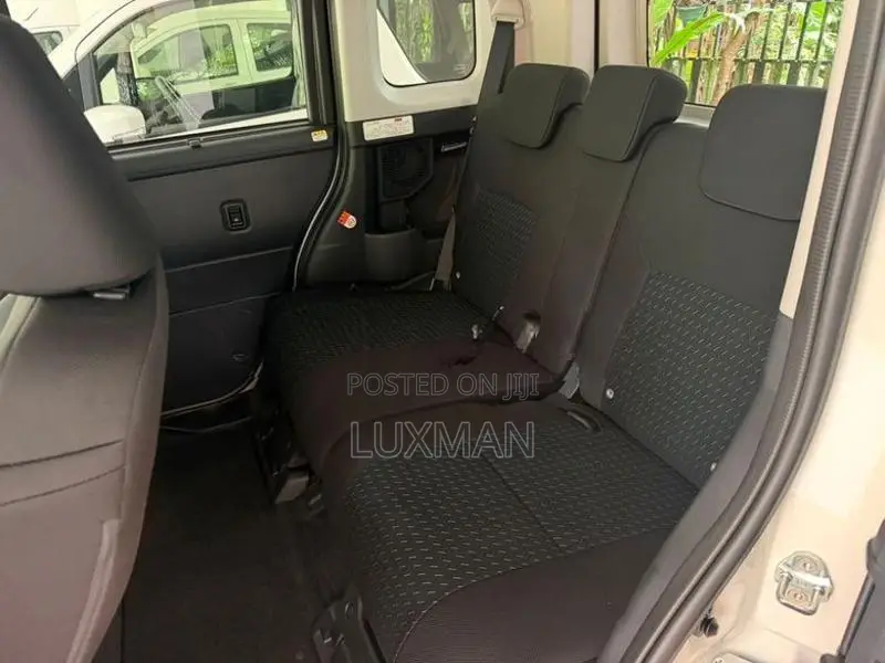 Toyota Roomy Custom GT 2025