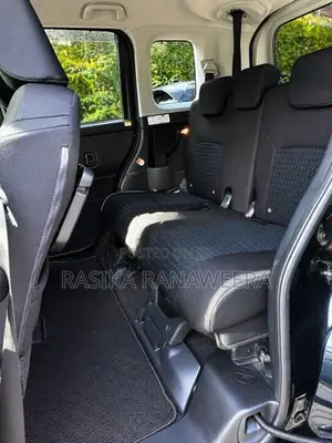 Toyota Roomy Custom GT 2023