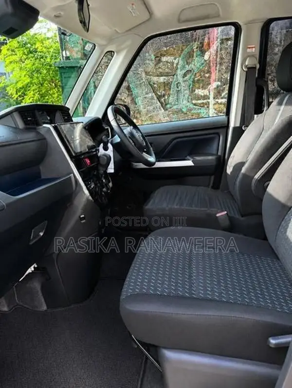 Toyota Roomy Custom GT 2023