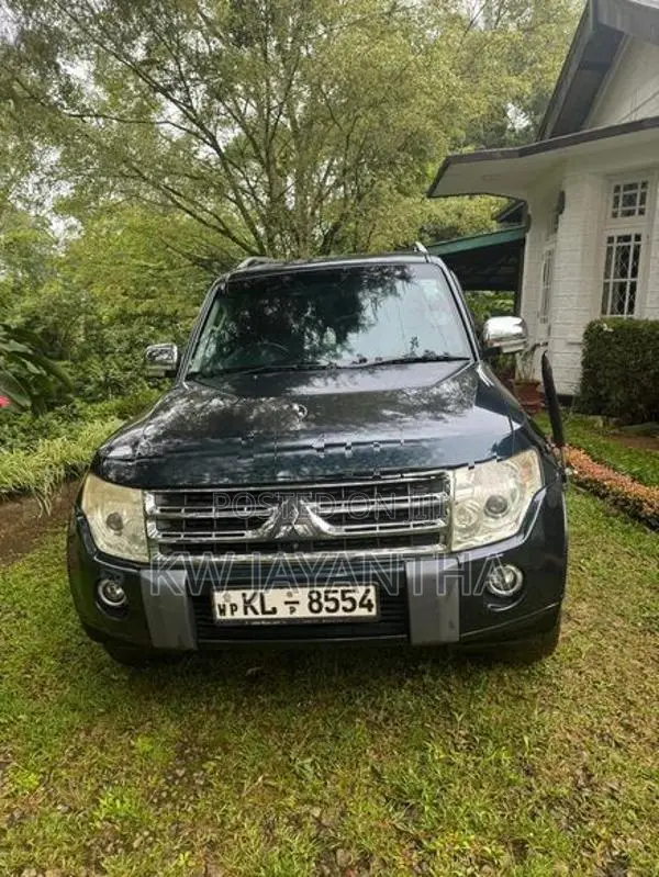 Mitsubishi Montero 2010