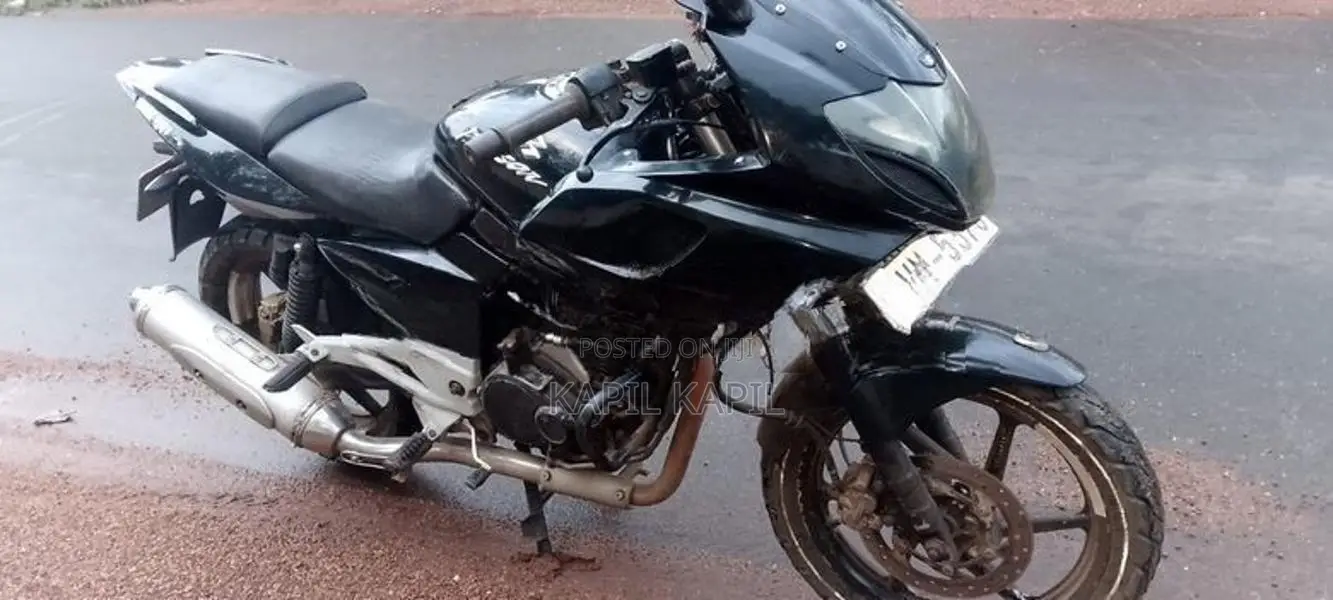 Bajaj Pulsar 220F 2010
