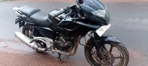 Bajaj Pulsar 220F 2010