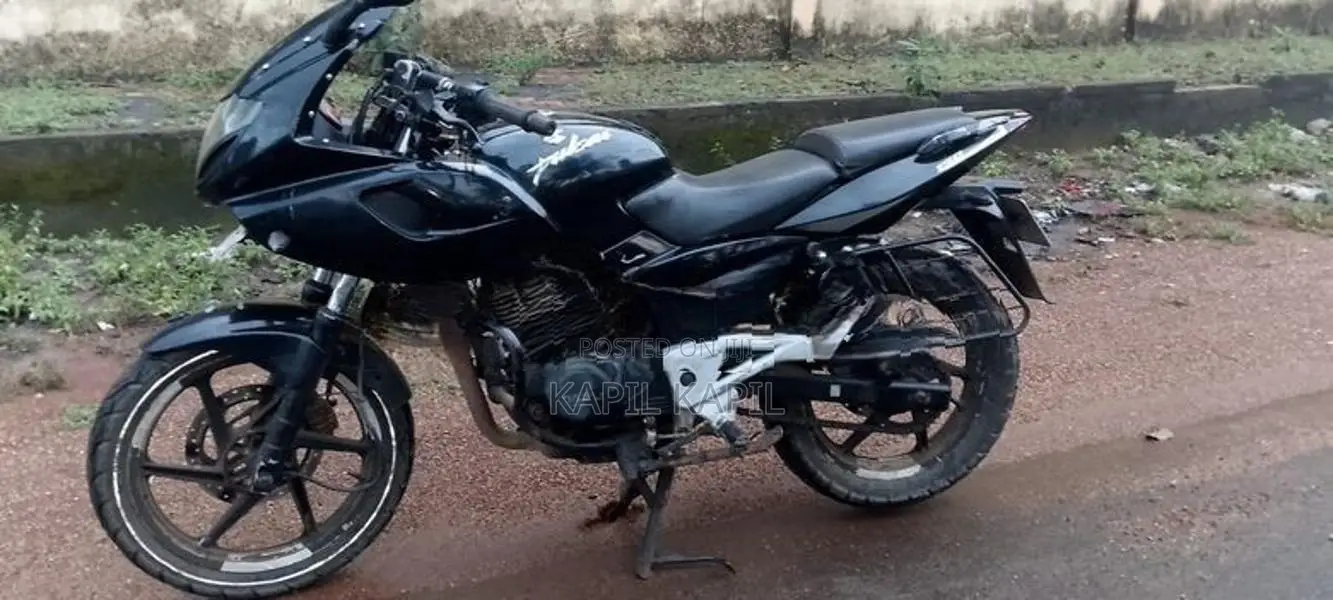 Bajaj Pulsar 220F 2010