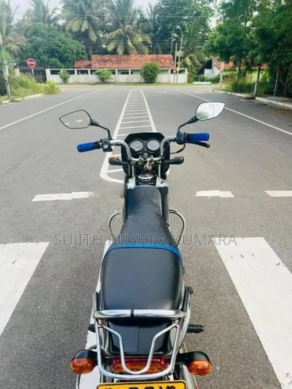 Bajaj CT100 2015