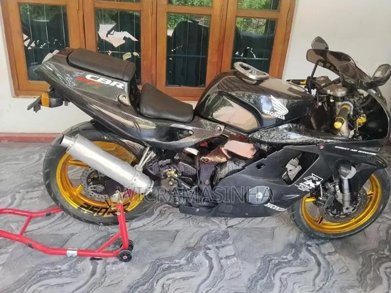 Honda CBR MC22 2010