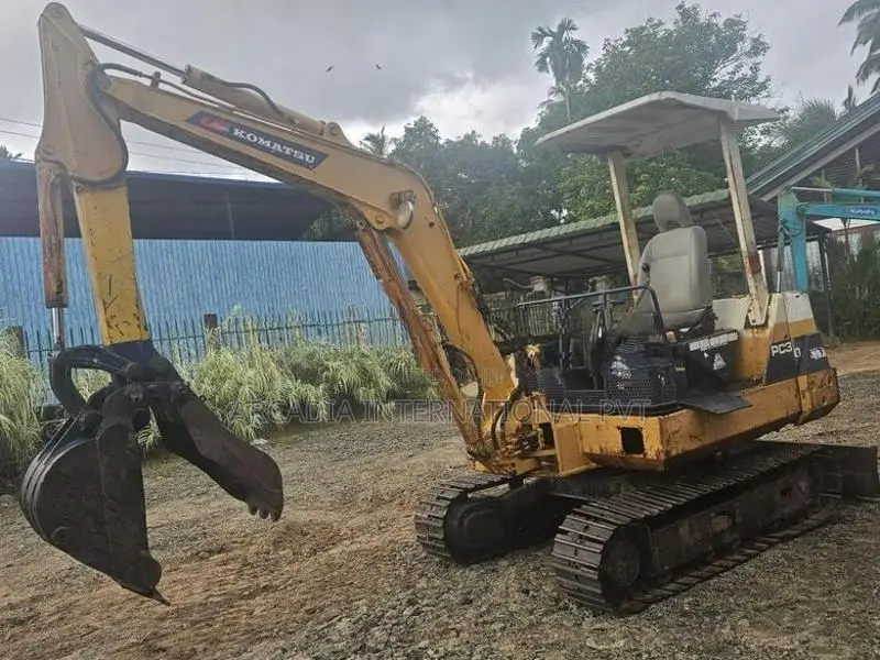 Komatsu PC30-6 Excavator