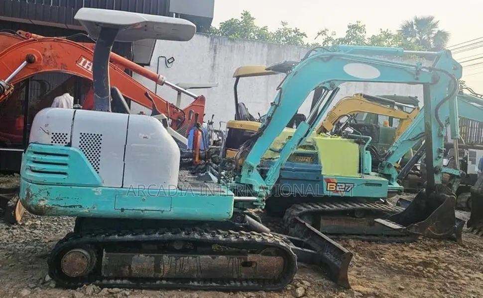 IHI 32J excavator