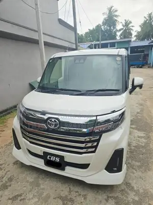 Toyota Roomy Custom GT 2025