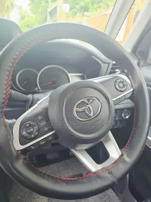 Toyota Roomy Custom GT 2025