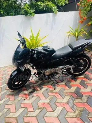 Bajaj Pulsar 220F 2011