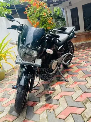Bajaj Pulsar 220F 2011