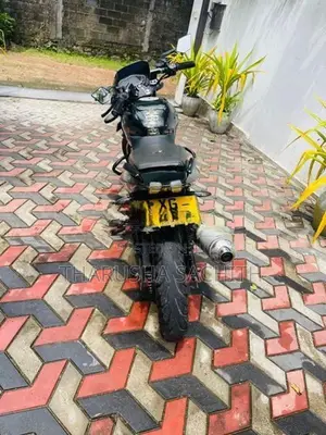 Bajaj Pulsar 220F 2011