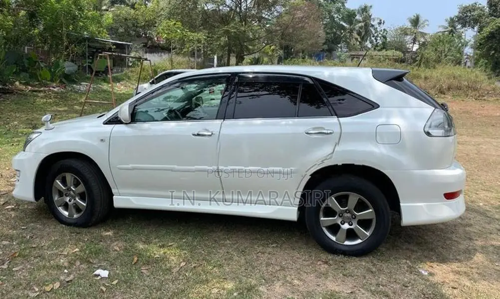 Toyota Harrier 2012