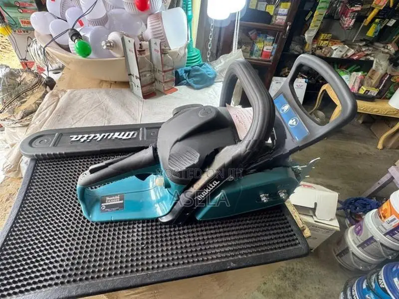 Makita Chainsaw