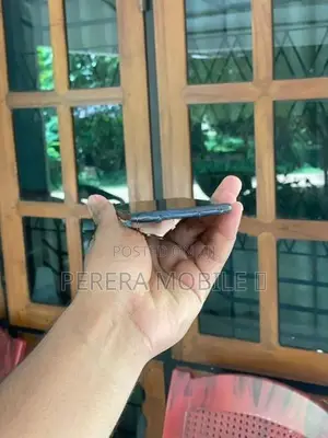 Apple iPhone SE 2 (Used)