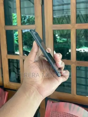 Apple iPhone SE 2 (Used)