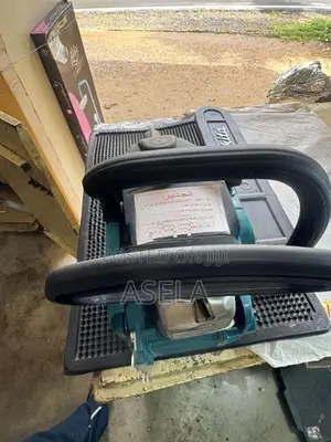 Makita Chainsaw