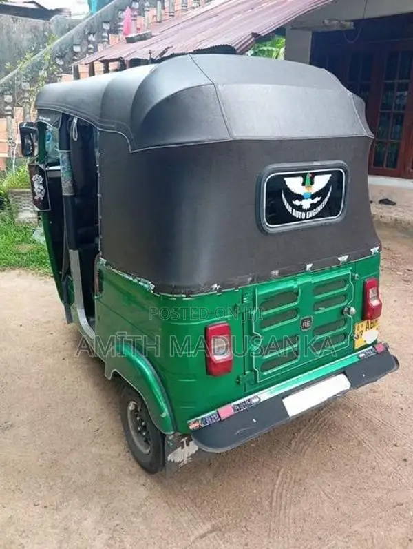 Bajaj RE 2016