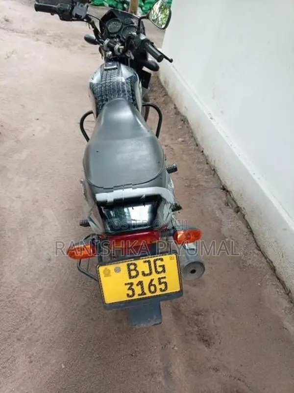 Bajaj CT100 2024