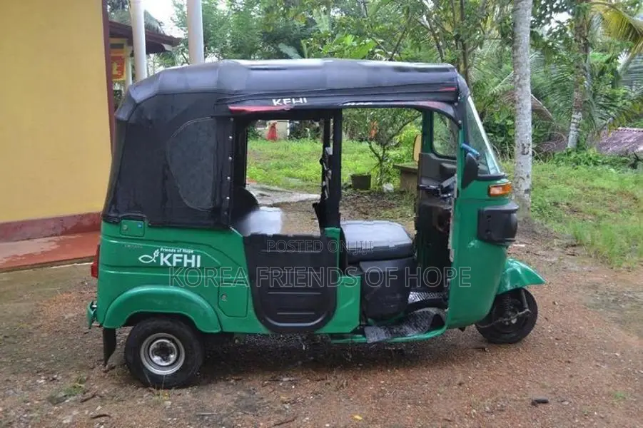 Bajaj RE 2025