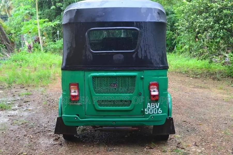 Bajaj RE 2025