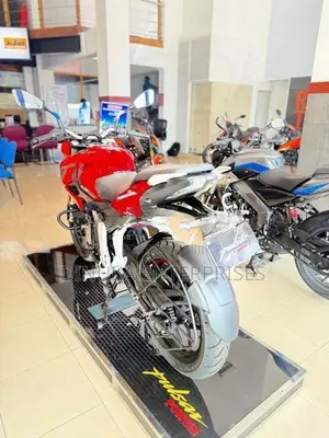Bajaj Pulsar N160 Premium 2026