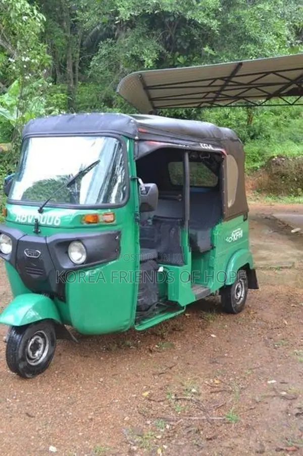 Bajaj RE 2025