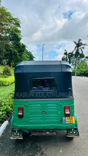 Bajaj RE 2015