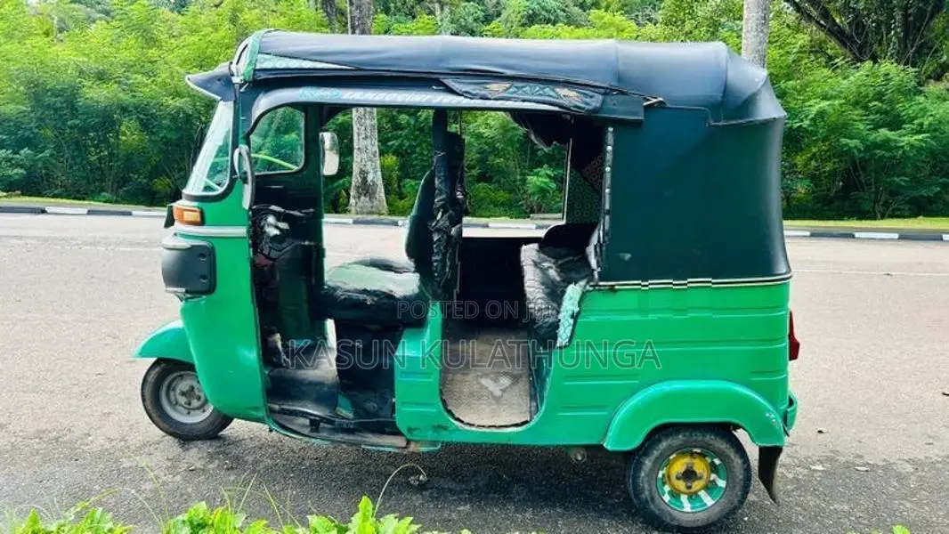 Bajaj RE 2015