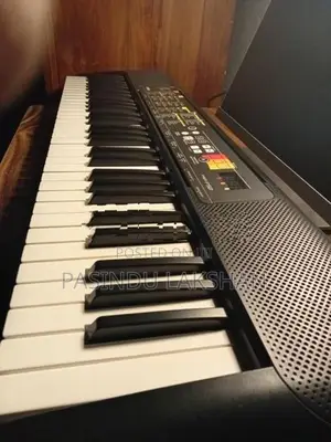 Yamaha PSR-F52 Keyboard