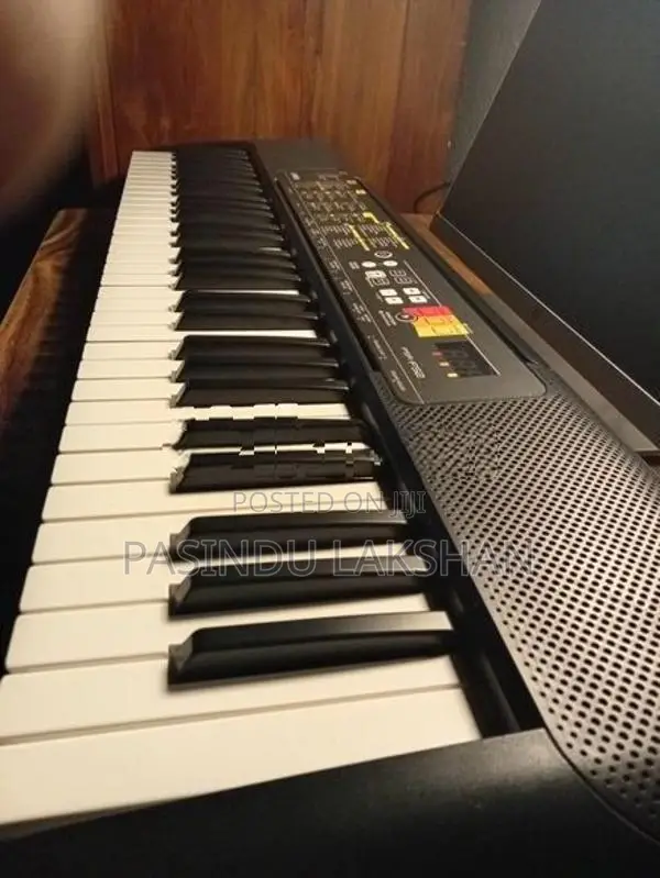 Yamaha PSR-F52 Keyboard