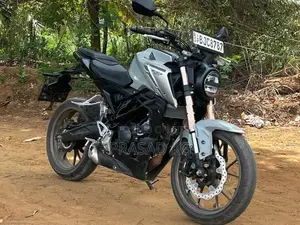 Honda CB125R 2023