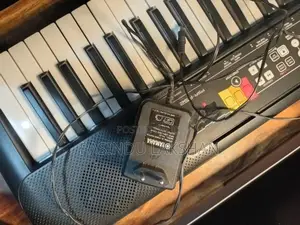 Yamaha PSR-F52 Keyboard