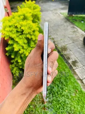 Apple iPhone SE 2 128GB (Brand New)
