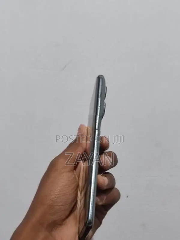 Moto Edge 60 Pro (Used)
