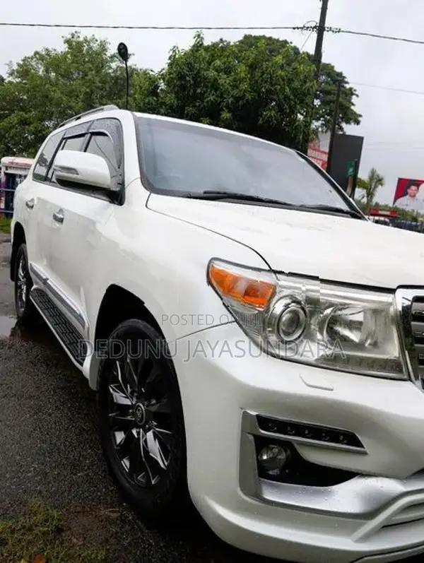 Toyota Land Cruiser Sahara 200 Diesel V8 2013