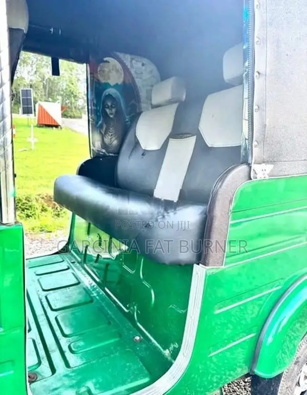 Bajaj RE 2015