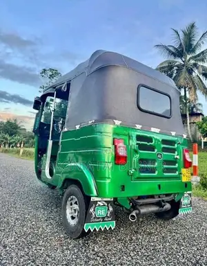 Bajaj RE 2015