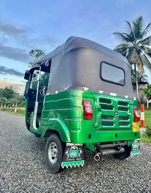 Bajaj RE 2015