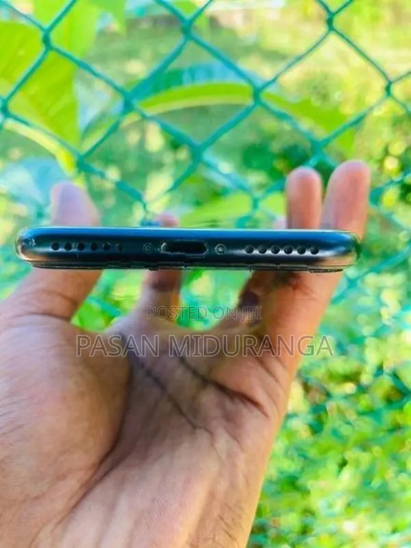 Apple iPhone SE 2 (Used)