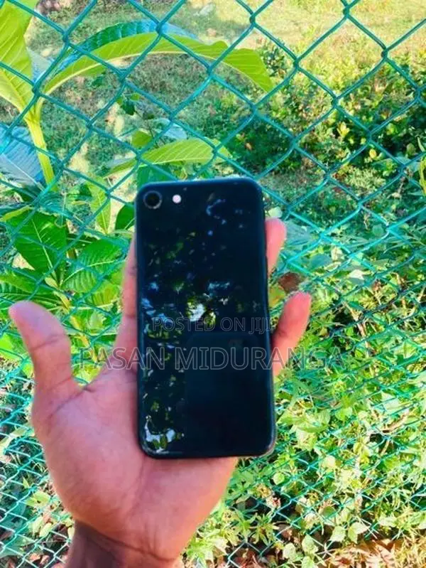 Apple iPhone SE 2 (Used)