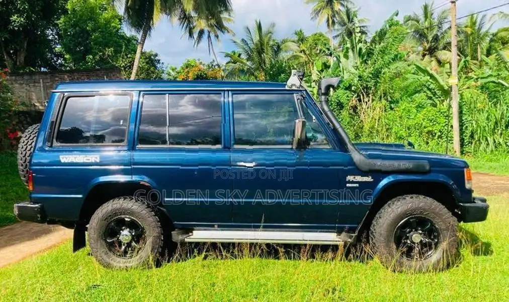 Mitsubishi Pajero MK01 1990