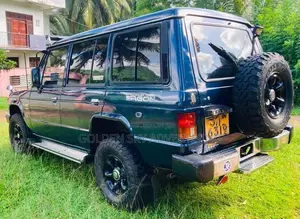 Mitsubishi Pajero MK01 1990
