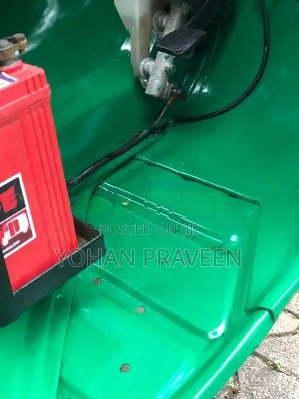 Bajaj RE 2004