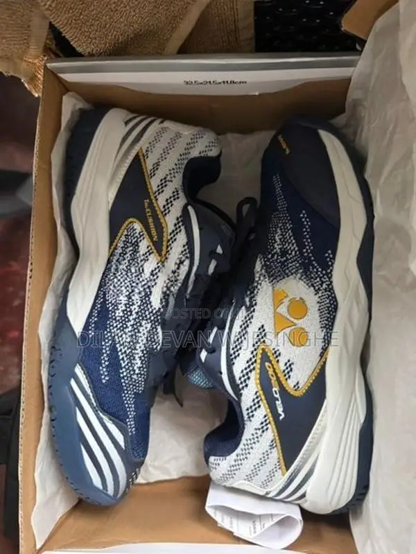 Yonex Velo 200 Badminton Shoe