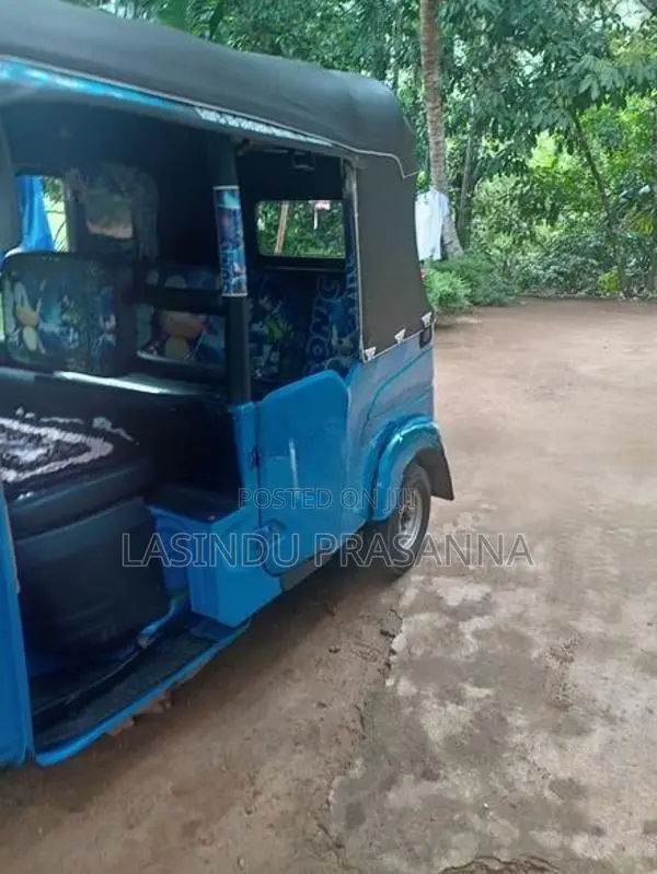Bajaj RE 2025