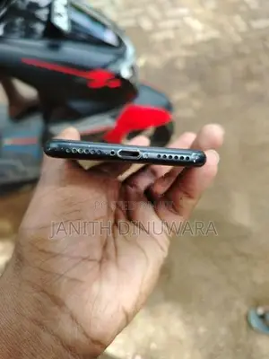 Apple iPhone 7 (Used)