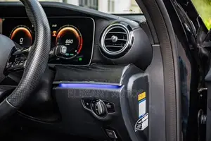 Mercedes Benz E200 Premium Plus AMG 2023