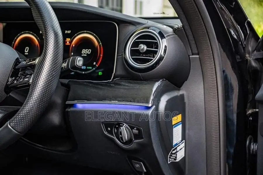 Mercedes Benz E200 Premium Plus AMG 2023