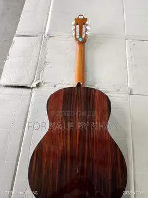 Box Guitar